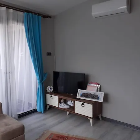 Oztas Suits Apt 8 Ladies Beach *